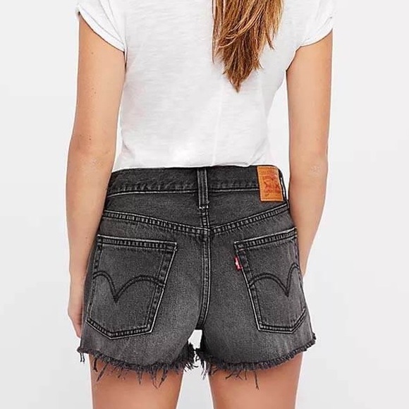 Levi’s 501 Shorts Trashed Black Size 29 Distressed - Picture 2 of 7